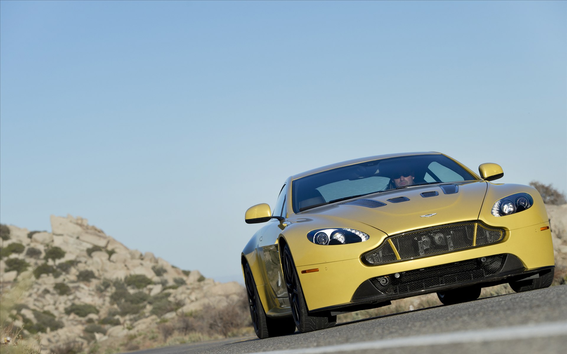 Aston Martin V12 Vantage S 2014